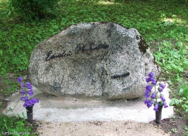 Emilijas-Plateres-pieminas-akmens Emīlijas Plāteres piemiņas akmens
