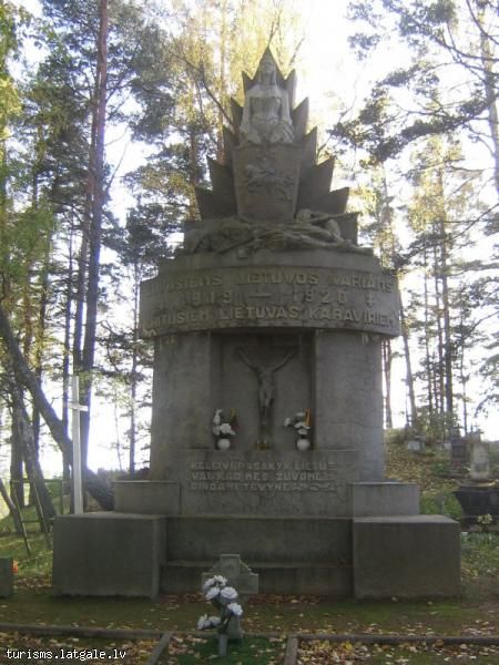 Piemineklis-kritusajiem-Lietuvas-karaviriem-Cervonkas-kapos Piemineklis kritušajiem Lietuvas karavīriem Červonkas kapos